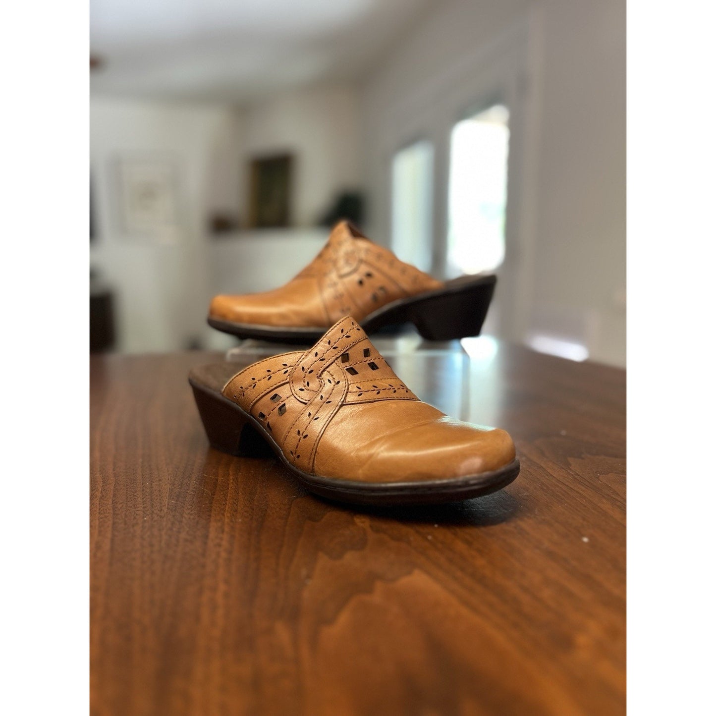 Clarks Bendables Brown “Social Ball” Laser Cut Mules Clogs Womens Sz 9.5 Retired