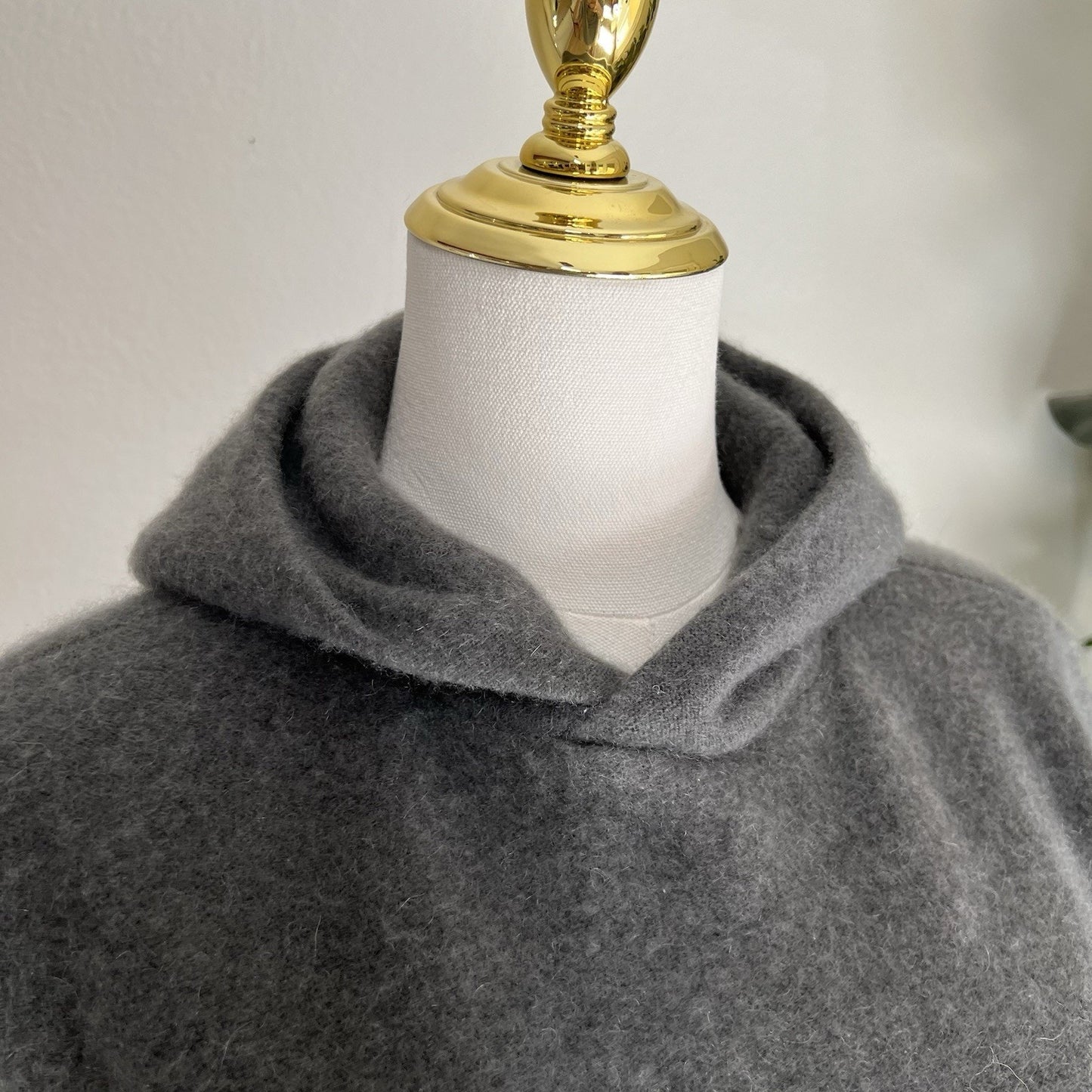 $495 Vince Cashmere Pullover Hoodie Grey XS Women Designer Quiet Luxury Sweater