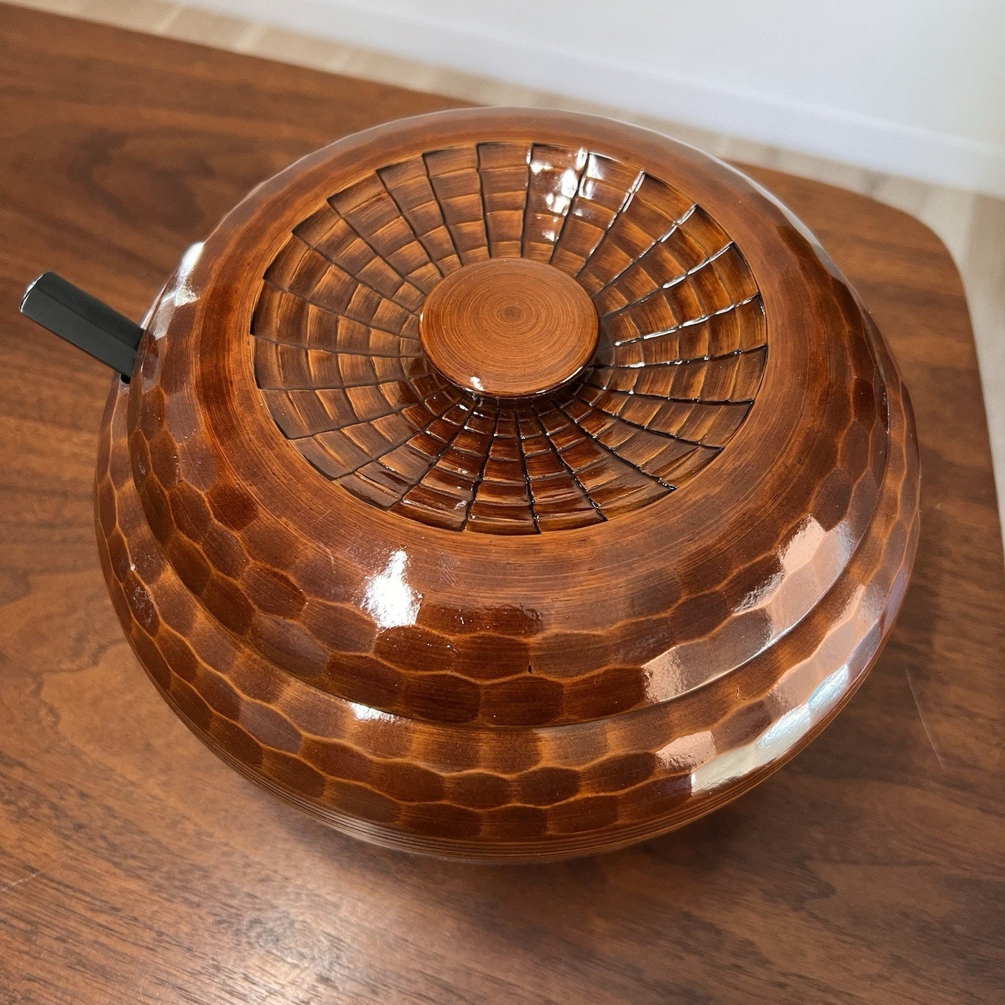 Japan 10" Honeycomb Rice Serving Bowl Faux Teak Lacquer Lid Hammered MCM Ohitsu
