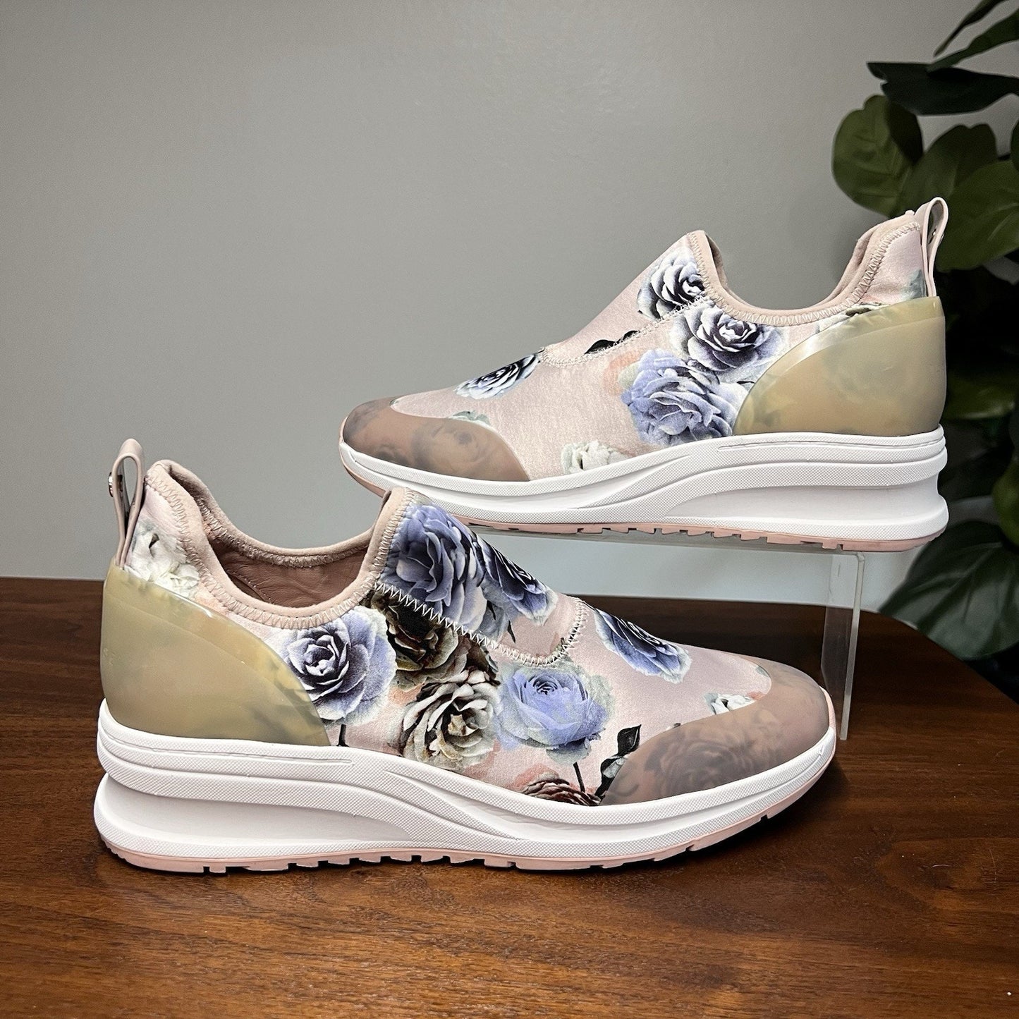 Taryn Rose Zabella Sneaker Shoe Slip On Platform 10M Pink Floral Memory Foam