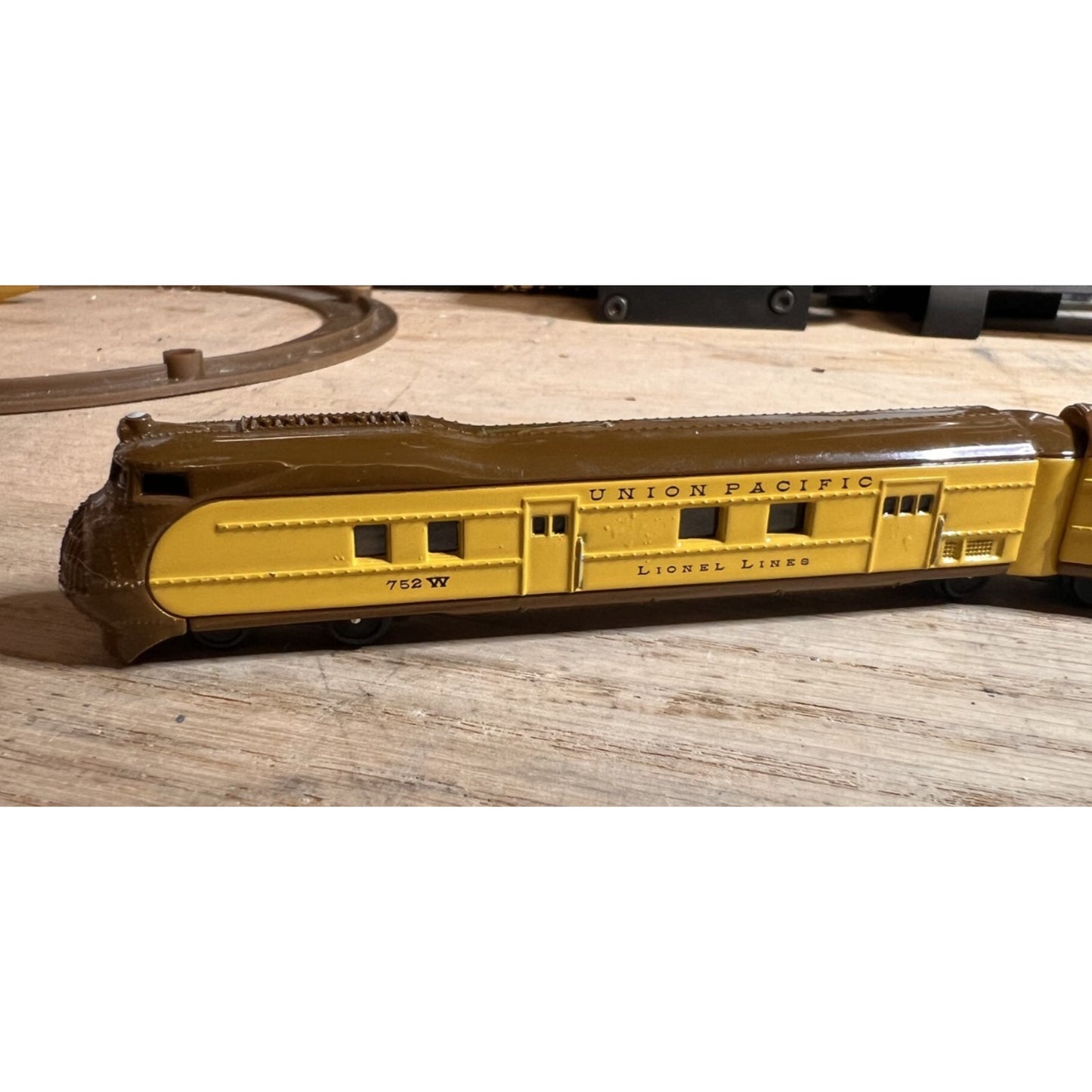 UNION PACIFIC - LOCOMOTIVE, COACH & BUFFET CARS - LIONEL Hallmark Ornaments NEW