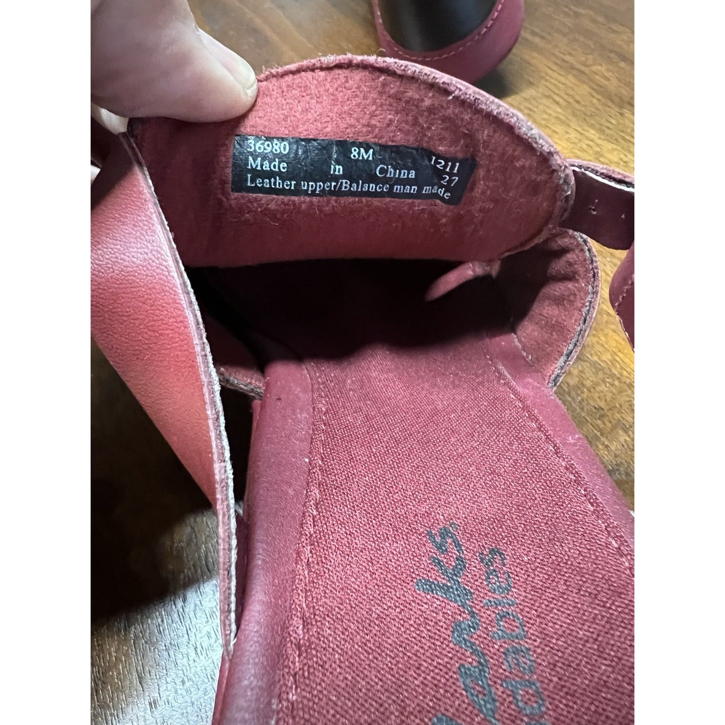 Clarks Bendables Bermuda Women’s Red Leather Wedge Sandal Size 8M