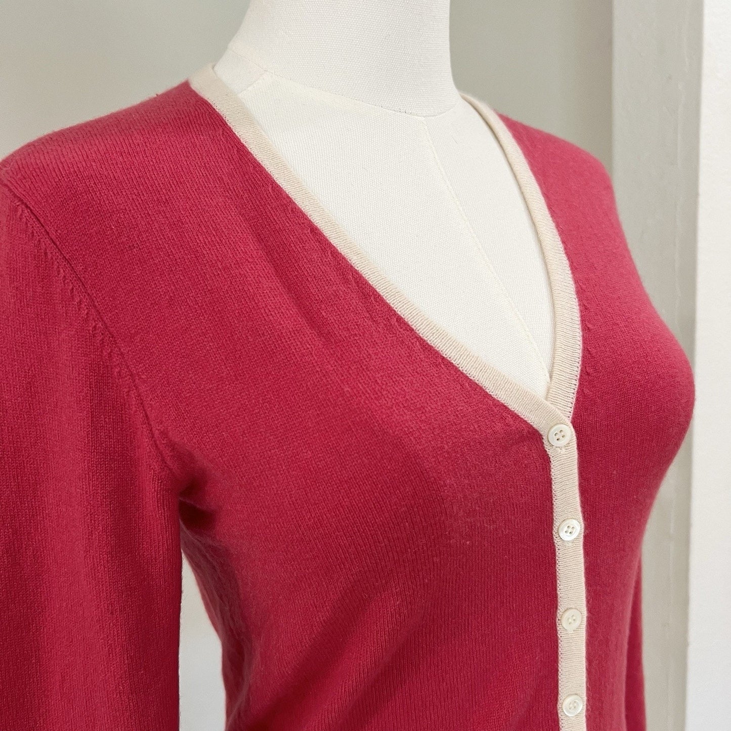 TSE 100% Cashmere V-Neck Cardigan Sweater XS Pink Romantic Coquette 90s Preppy