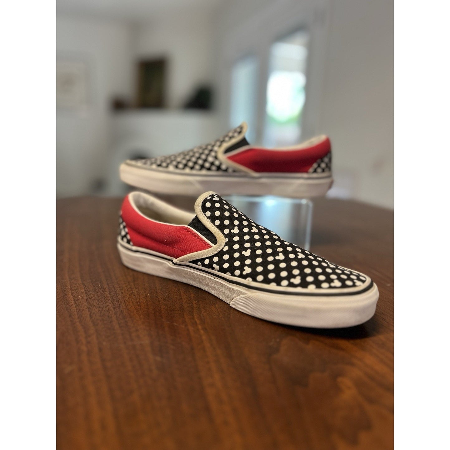 Vans Disney Minnie Mouse Slip-on Sneakers Black Polkadot Upper Women’s Size 10