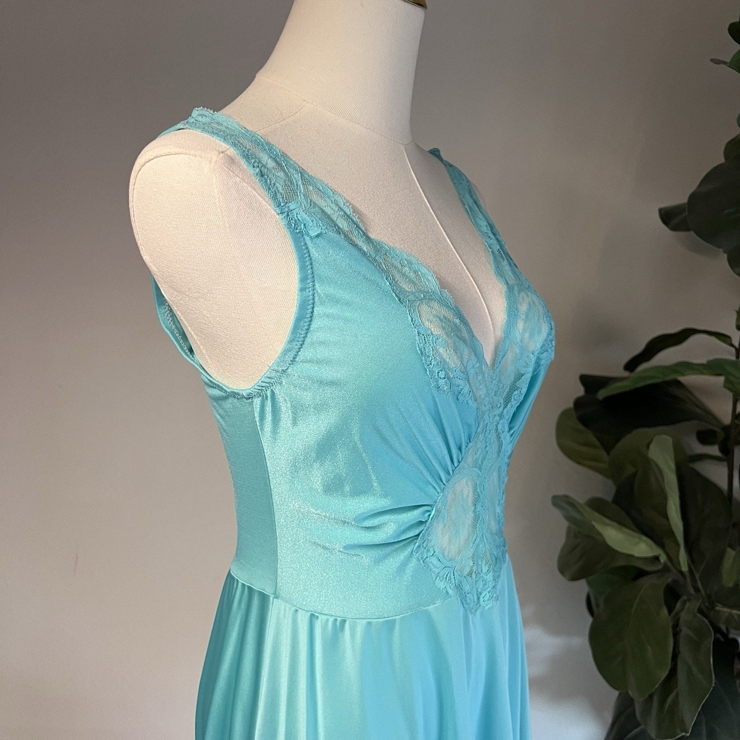 OLGA Bodysilk Peignoir Lace Trimmed Nightgown (L) Coquette Slip Dress Vintage
