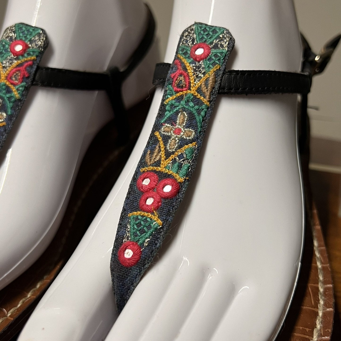 Sam Edelman (7M) Gigi Embroidered T-Strap Flat Sandal Thong Slingback Leather