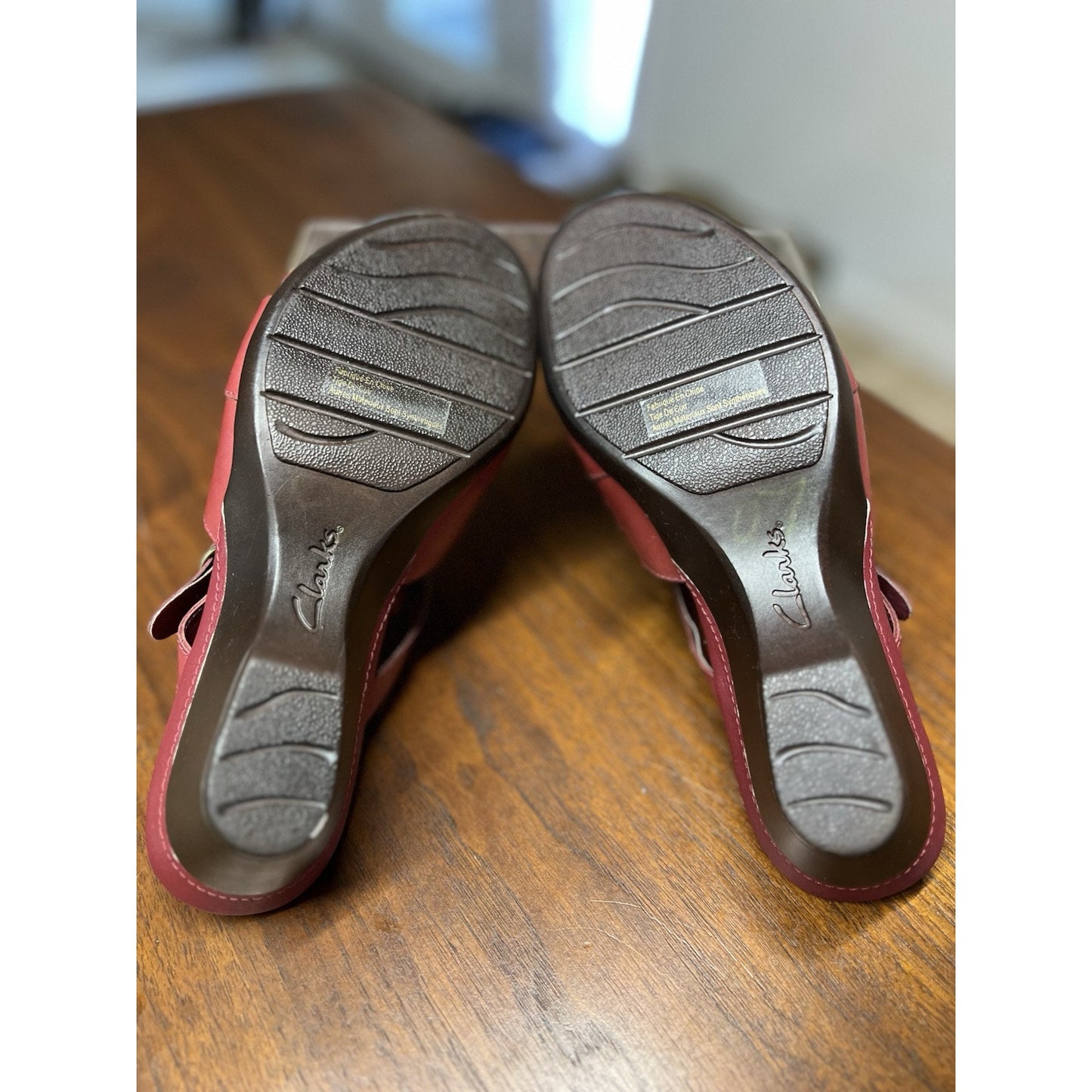 Clarks Bendables Bermuda Women’s Red Leather Wedge Sandal Size 8M