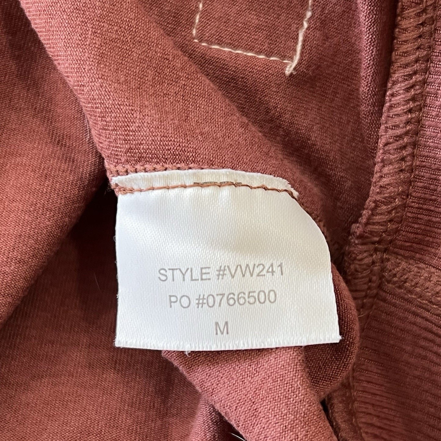Vuori Long Sleeve Halo Crew Sweatshirt (M) DreamKnit Pullover Rosewood Pink