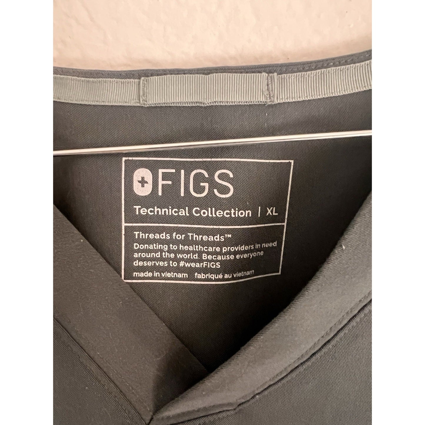 FIGS Leon 1 Pocket Men’s Scrub Top Size XL