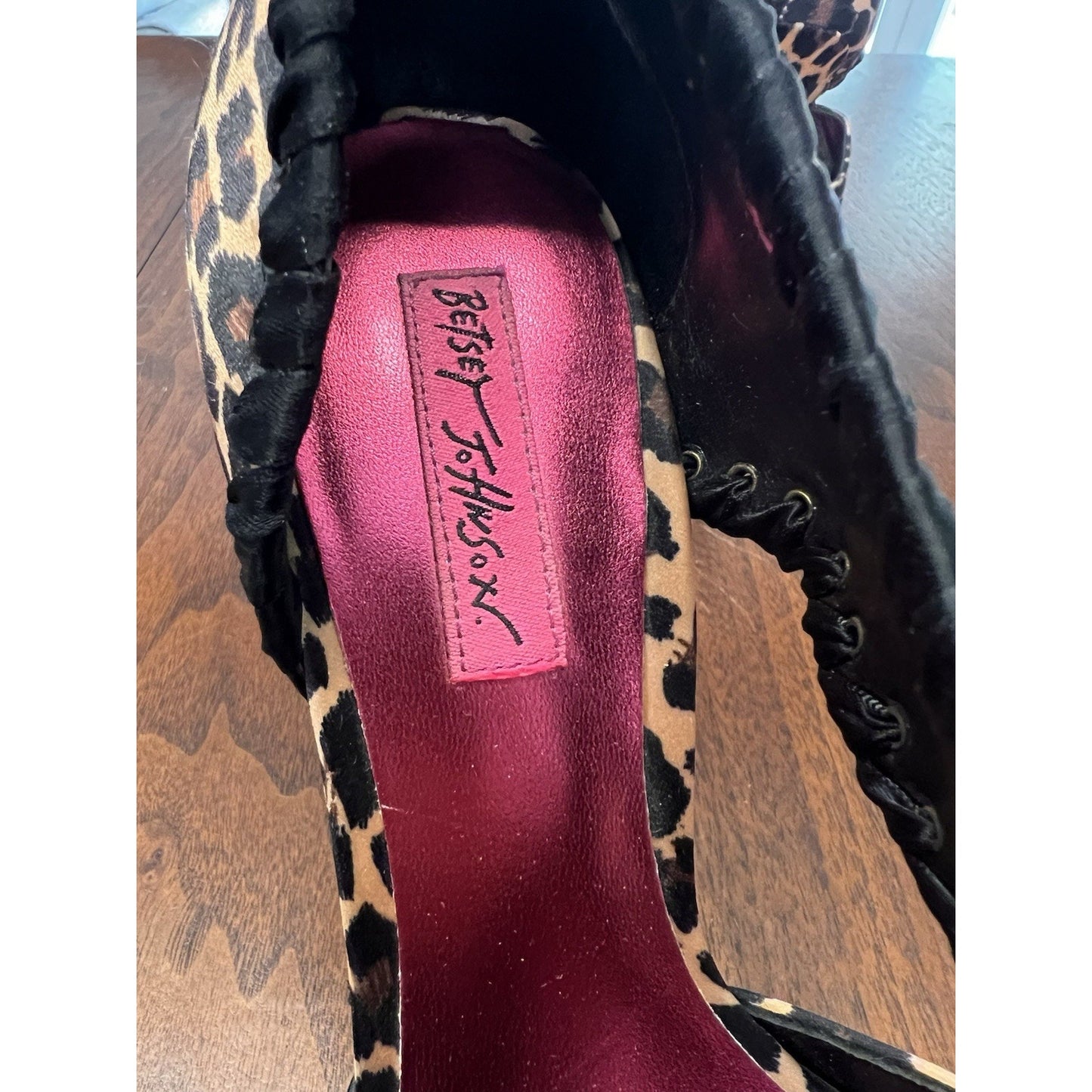 Betsey Johnson Walter Satin Leopard Print Stiletto High Heel Pumps Shoes SZ 8M