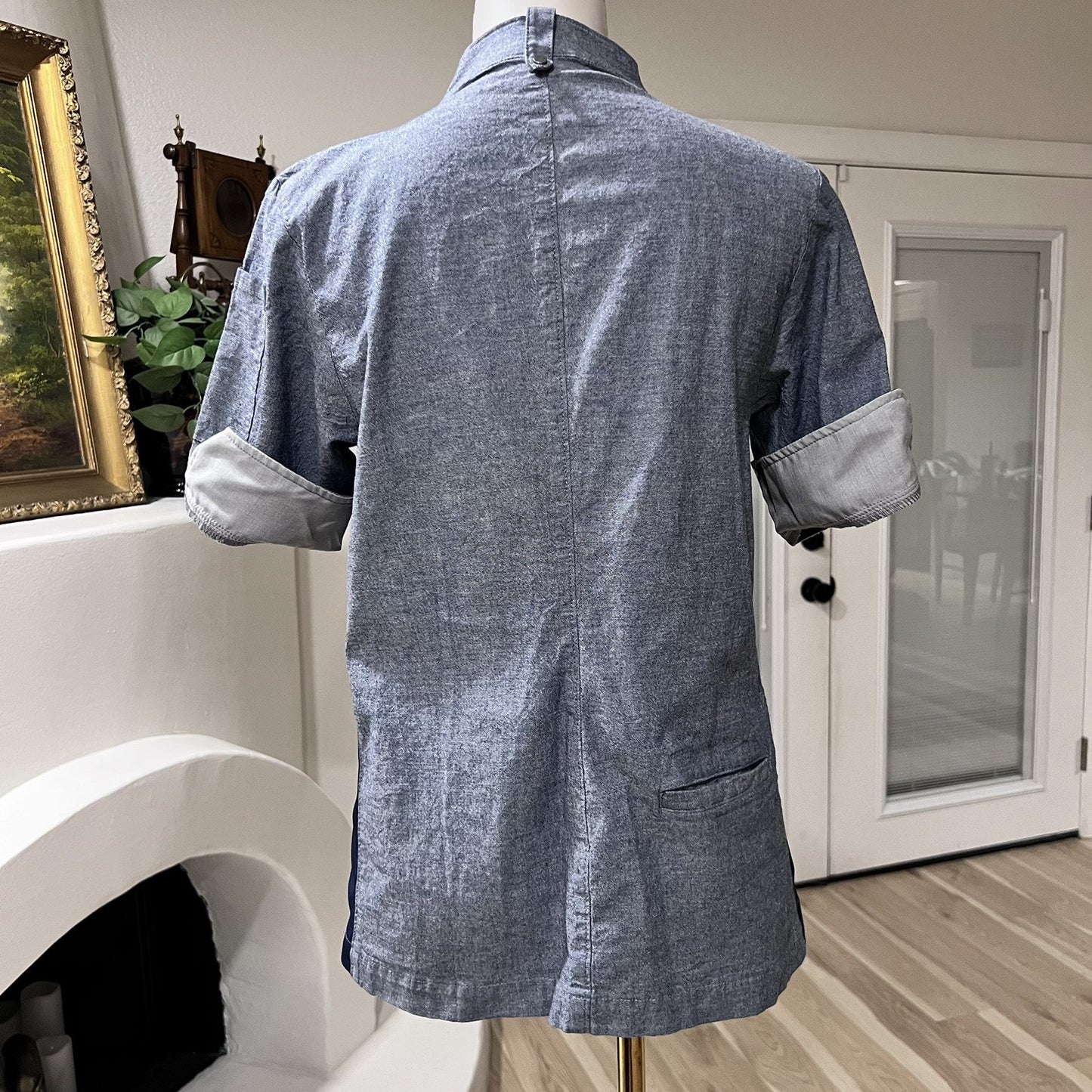 NWOT Helt Studios (L) Stephany Chambray Denim Crewtech Short Sleeve Chef Coat