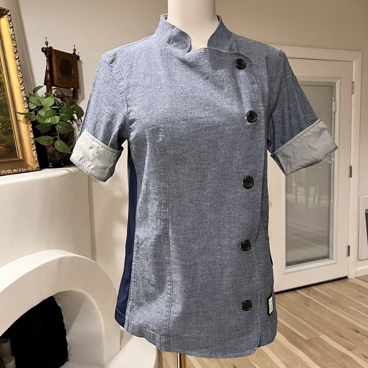 NWOT Helt Studios (L) Stephany Chambray Denim Crewtech Short Sleeve Chef Coat