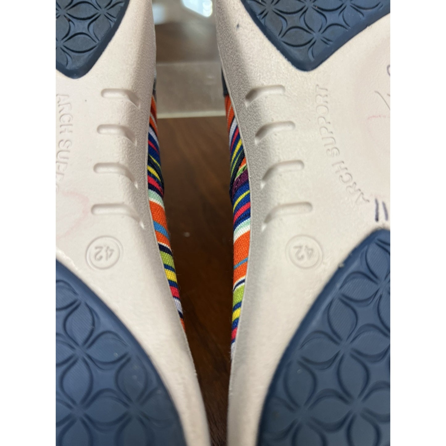 Dansco Belle Rainbow Fabric Women’s Slip On Sneaker Size 11