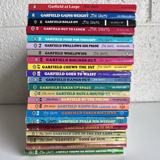 Lot Of 32 Vintage Garfield Paperback Comic Books 1-24, 26-33
