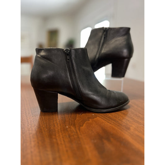 Vionic Upright Georgia Leather Ankle Booties Womens Black Studded Size 8