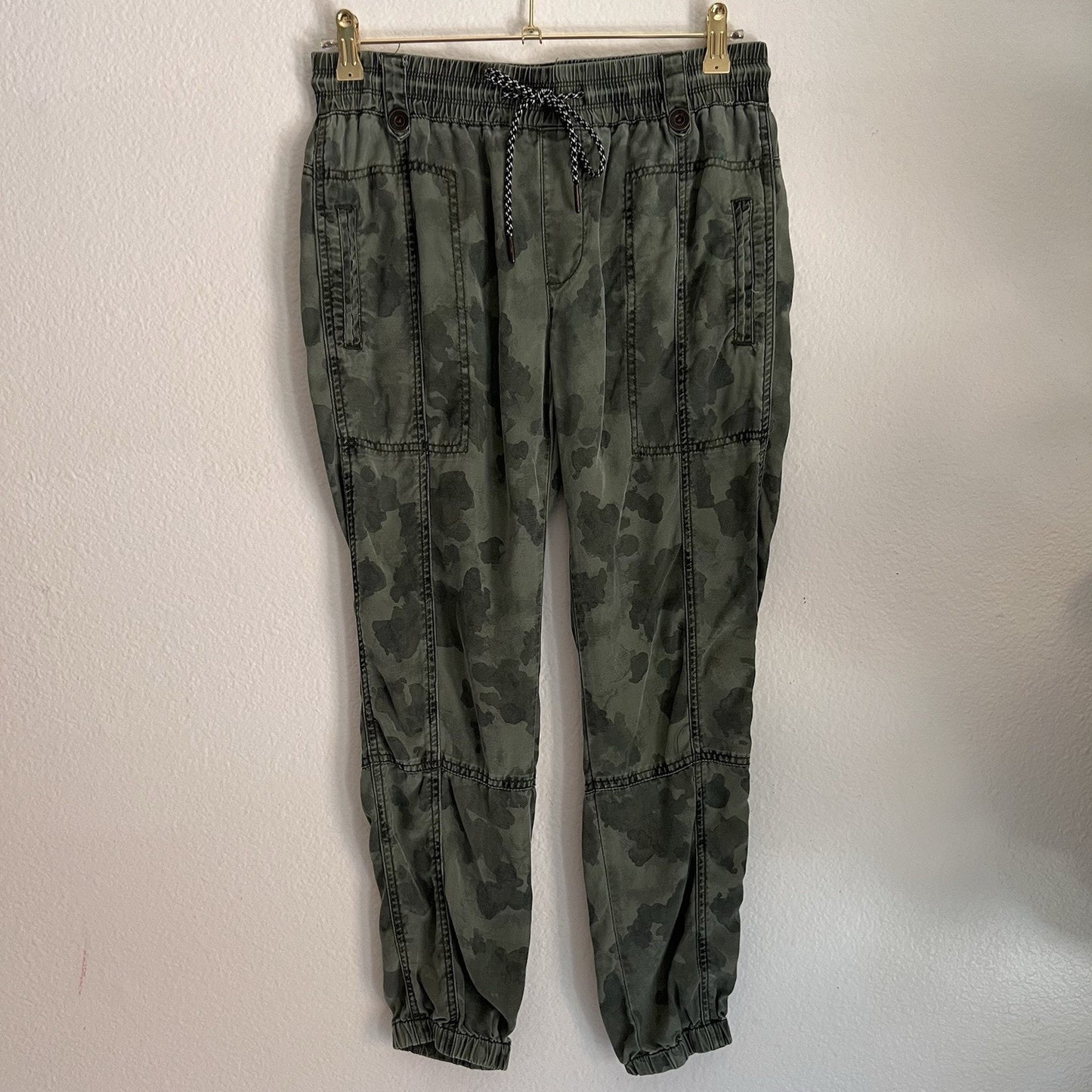Anthropologie XS/30 Leda Utility Jogger Pants Green Camo Drawstring Comfort