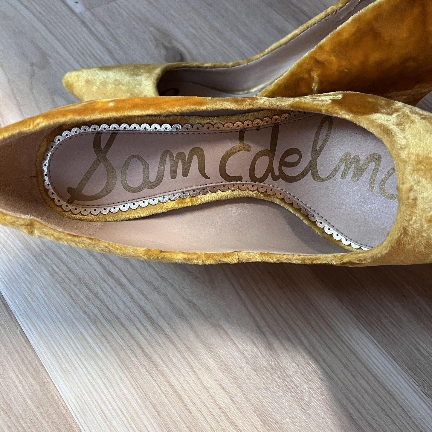 Sam Edelman “Hazel” Velvet 6M Pointed Toe High Heels Yellow/Gold Pump Stiletto