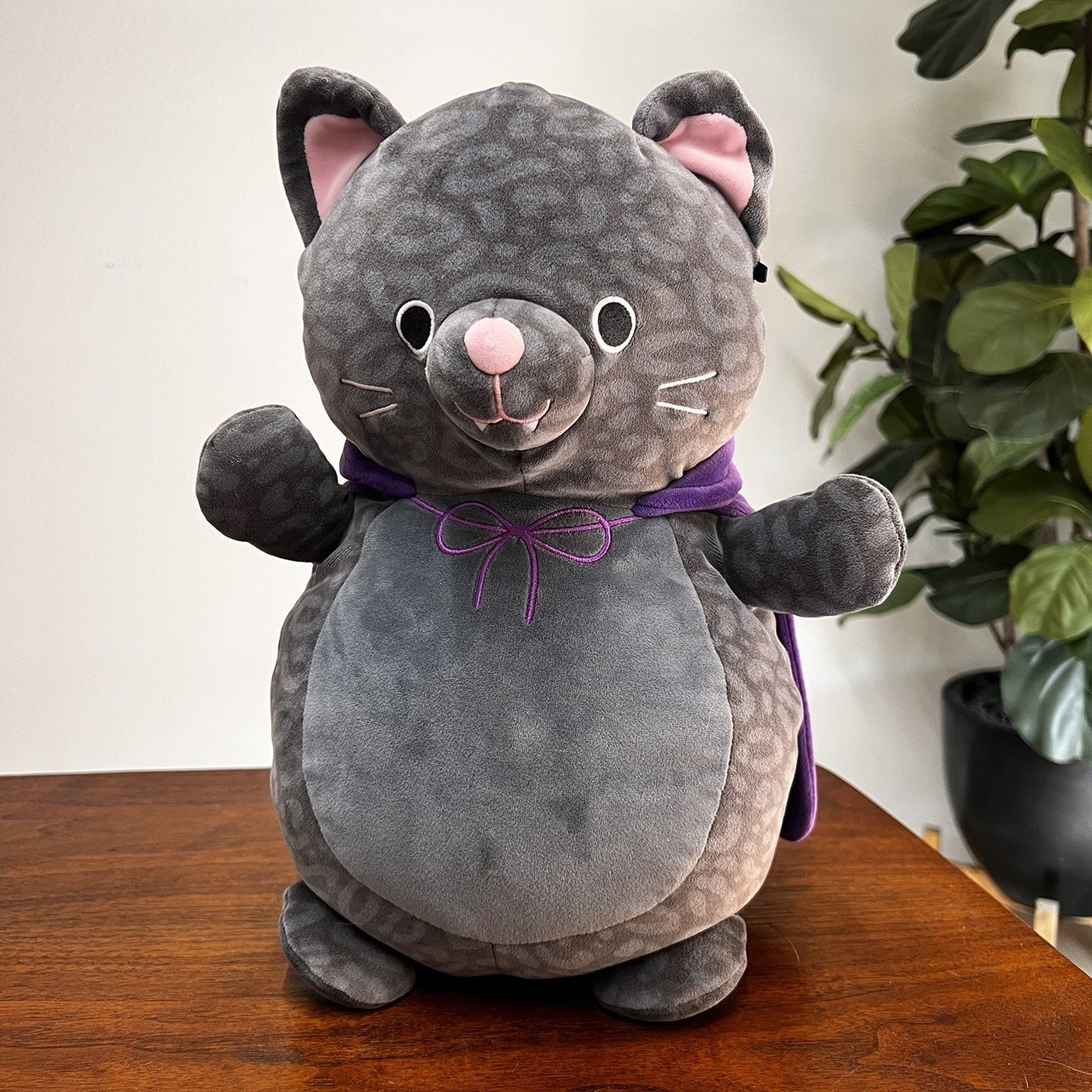 Xiomara Vampire Halloween 2023 Squishmallow Limited Edition Hug Mees Panther