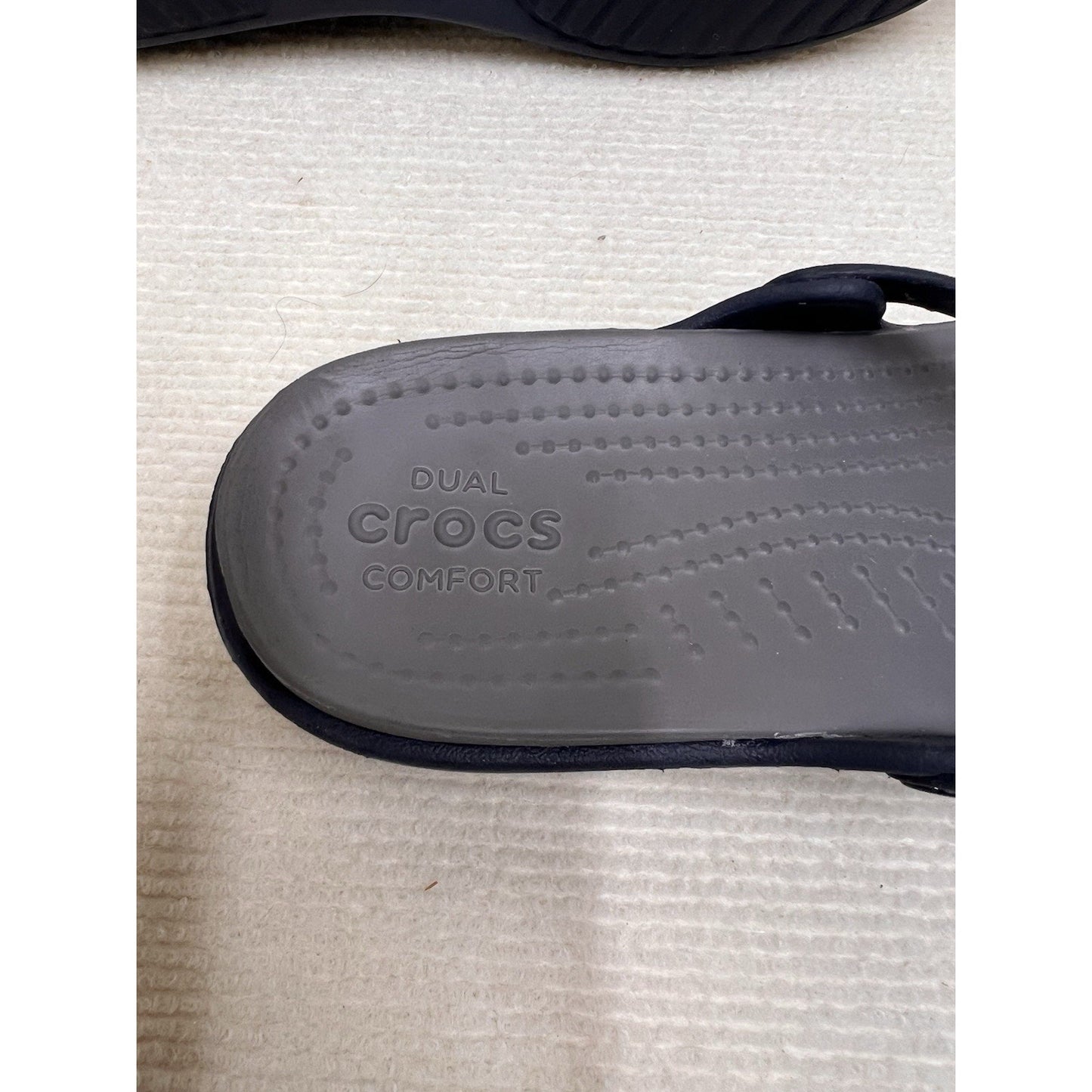 Crocs Sanrah Hammered Circle Wedge Sandals Womens Silver Medallion Size 9