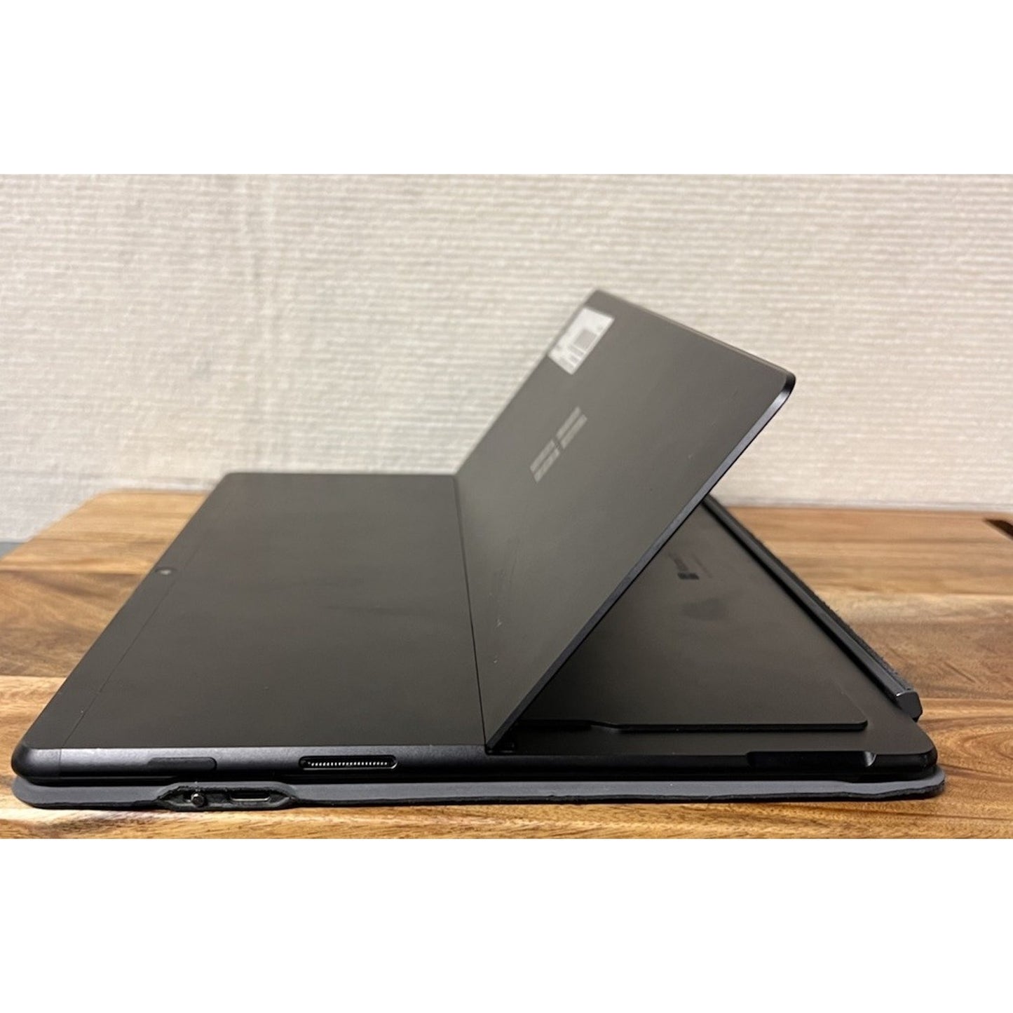 Microsoft Surface Pro X (Model 1876) w/ Finie Keyboard & Charging Block 128 G