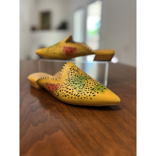 L'Artiste by Spring Step Women's Yellow Galatina Pointed Toe Mules Size 7.5