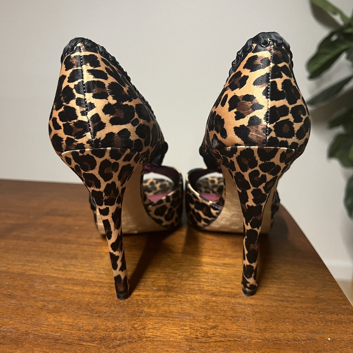 Betsey Johnson 8M Walter Satin Leopard Print Stiletto High Heel Pumps Shoes