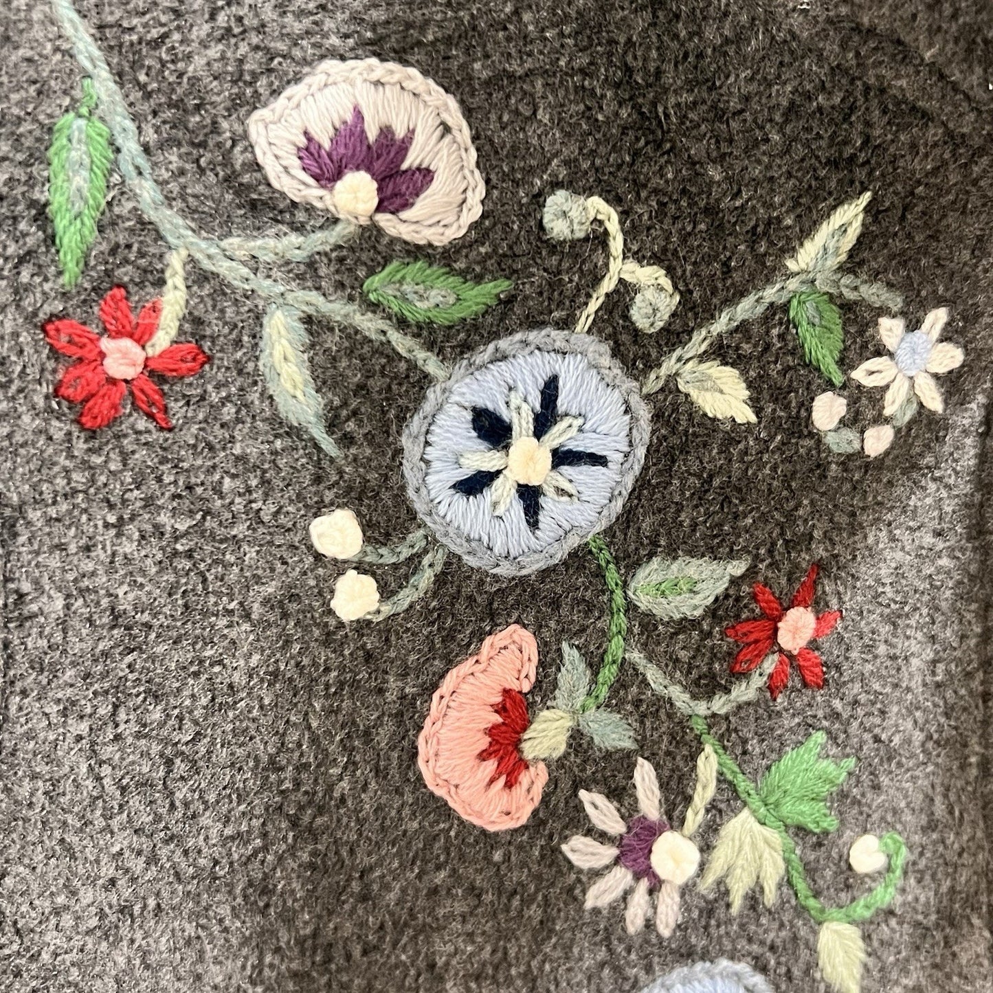 Y2k 90s Fleece Vest 1X Grey Embroidered Floral Rustic Cozy Grannycore Kitsch