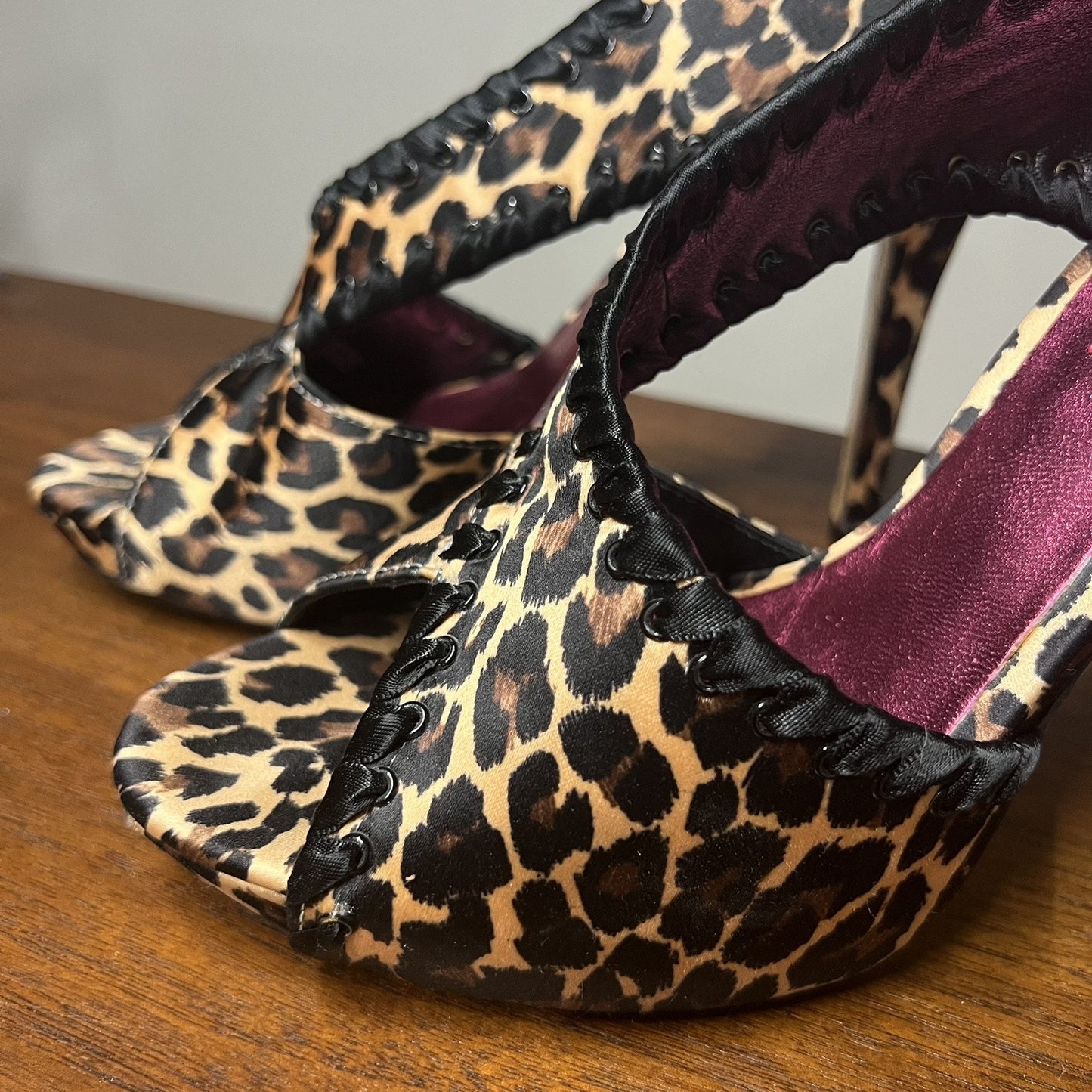 Betsey Johnson 8M Walter Satin Leopard Print Stiletto High Heel Pumps Shoes