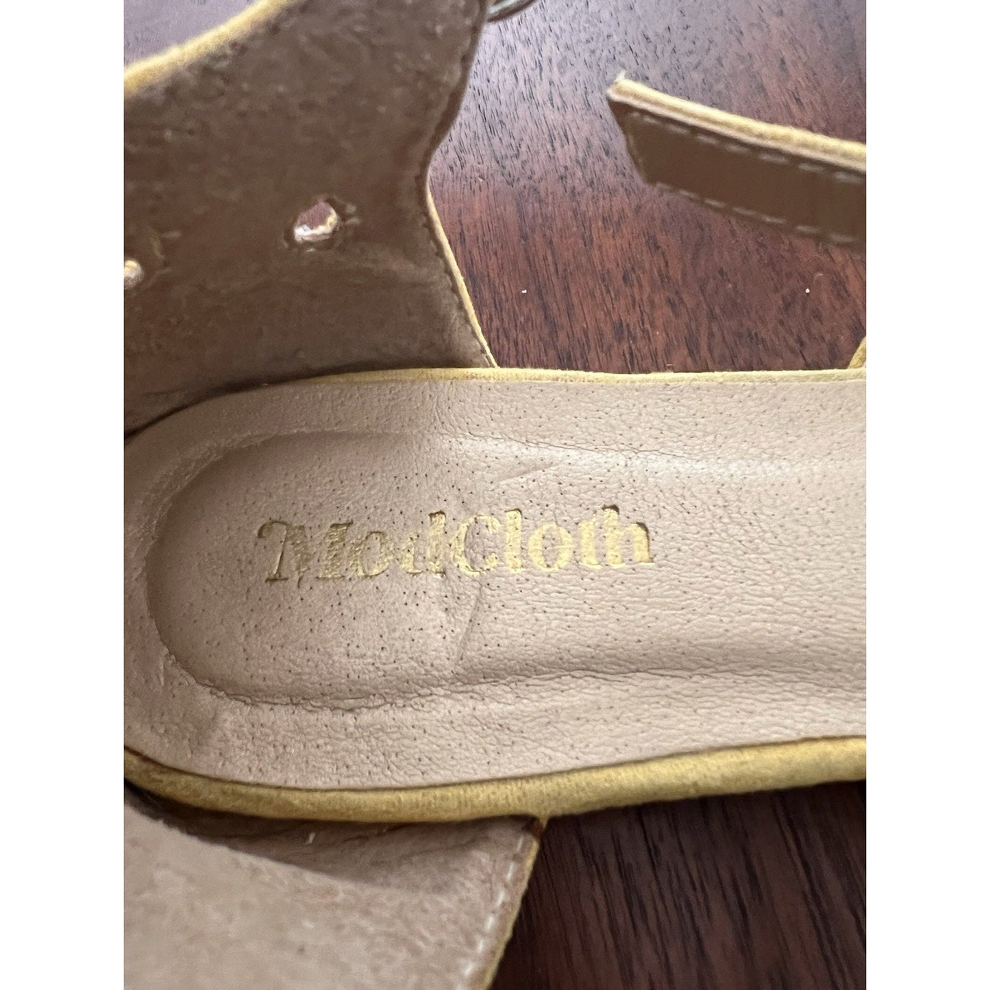 ModCloth “Turn Back Prime” Mustard Yellow Vegan Suede T-strap Flats Size 6.5