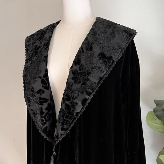 Eileen West Queen Anne’s Lace Velvet Silk Robe Black Vintage Luxury Whimsigoth