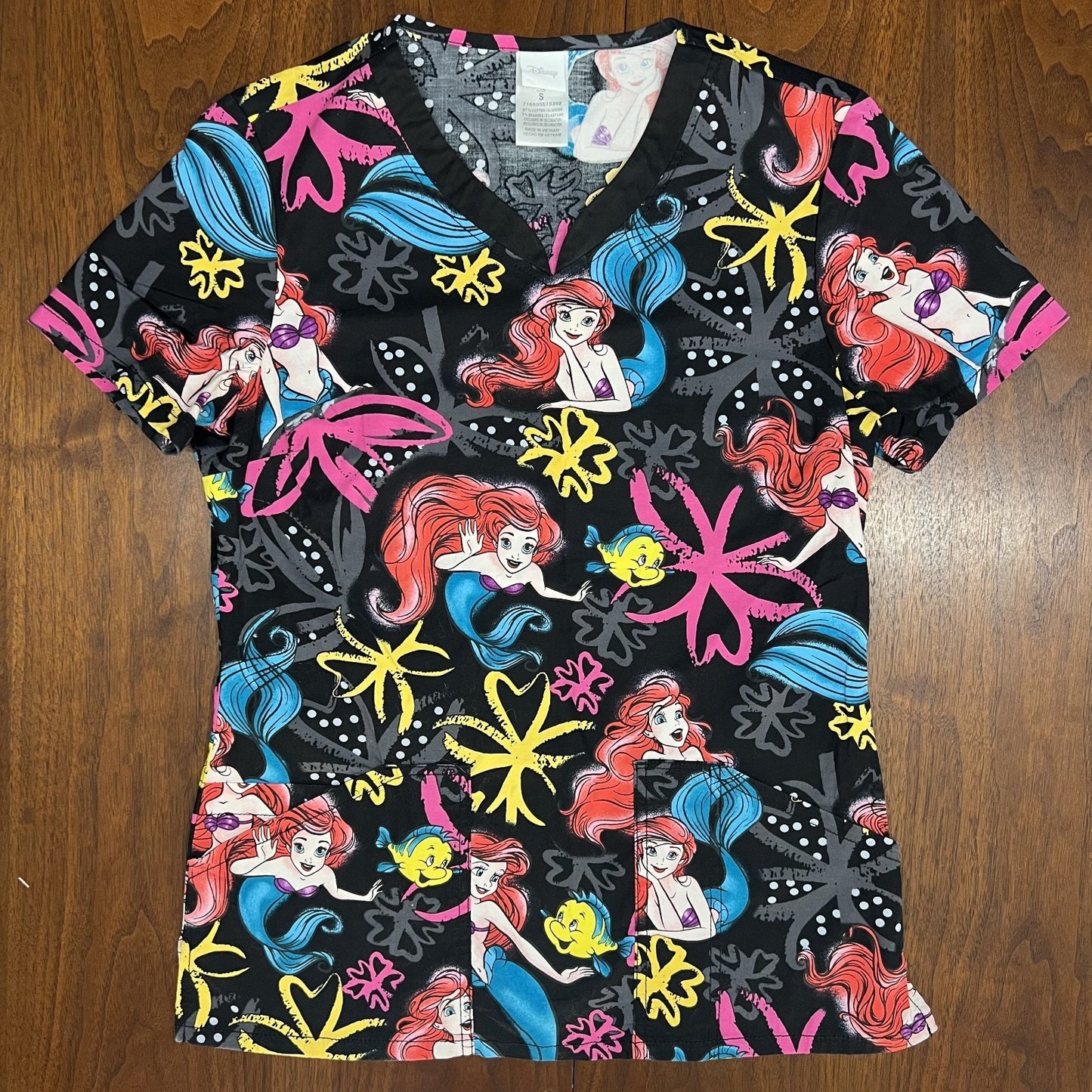 Lot of 4 Disney Scrub Tops Dumbo Little Mermaid Alice in Wonderland Peter Pan