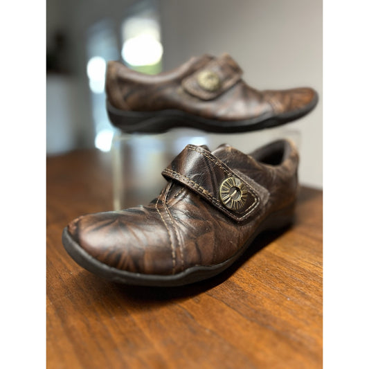 CLARKS ARTISAN Kessa Betty Size 6.5M Leather Hook & Loop Strap Shoes