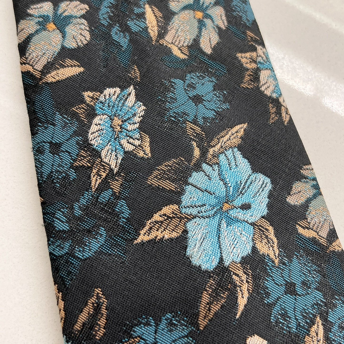 Van Heusen Classic Collection Tie Tropical Muted Blue Floral Made In USA