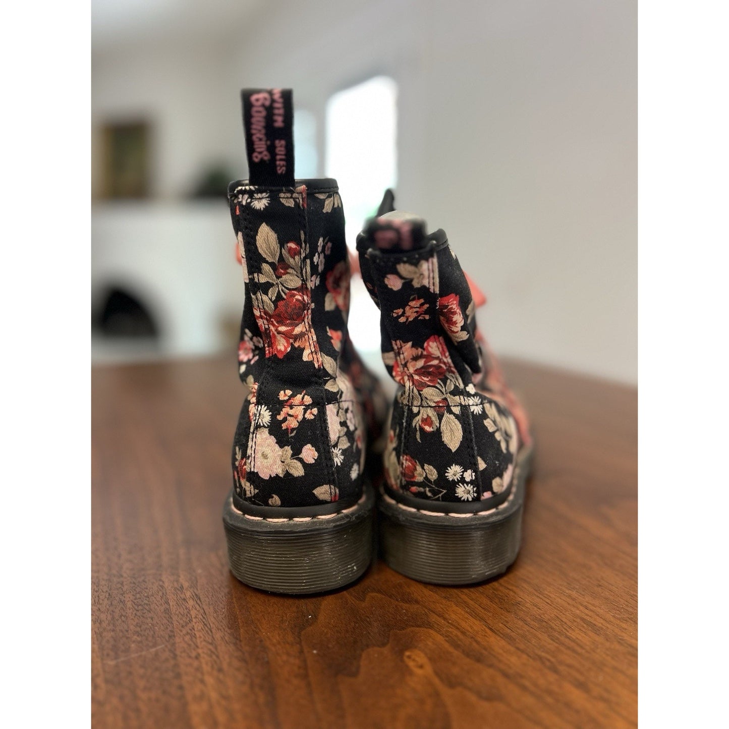 Doc Martens Rose Floral Print Canvas 1460 Boots Black 11821 Size 7 US Pink Laces