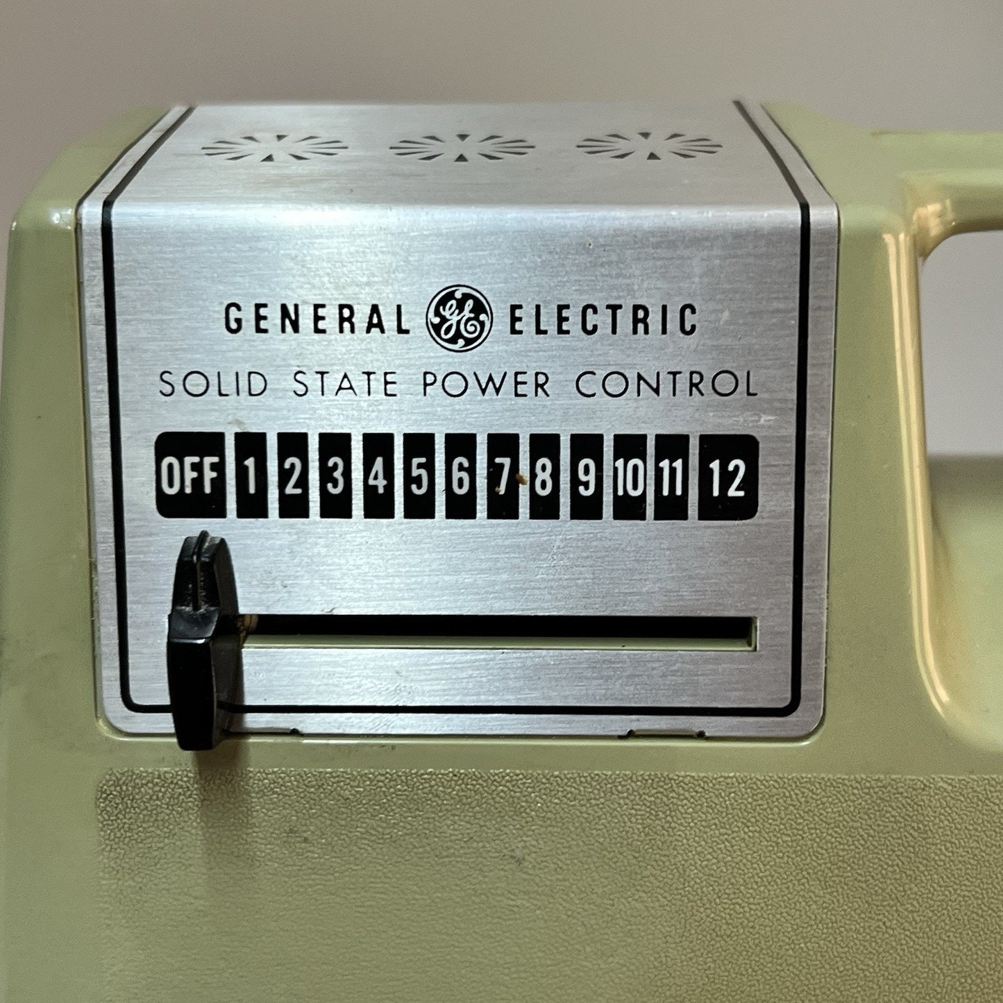 Vintage ‘60s General Electric Power Master Stand Mixer Green 12 Speed Cover