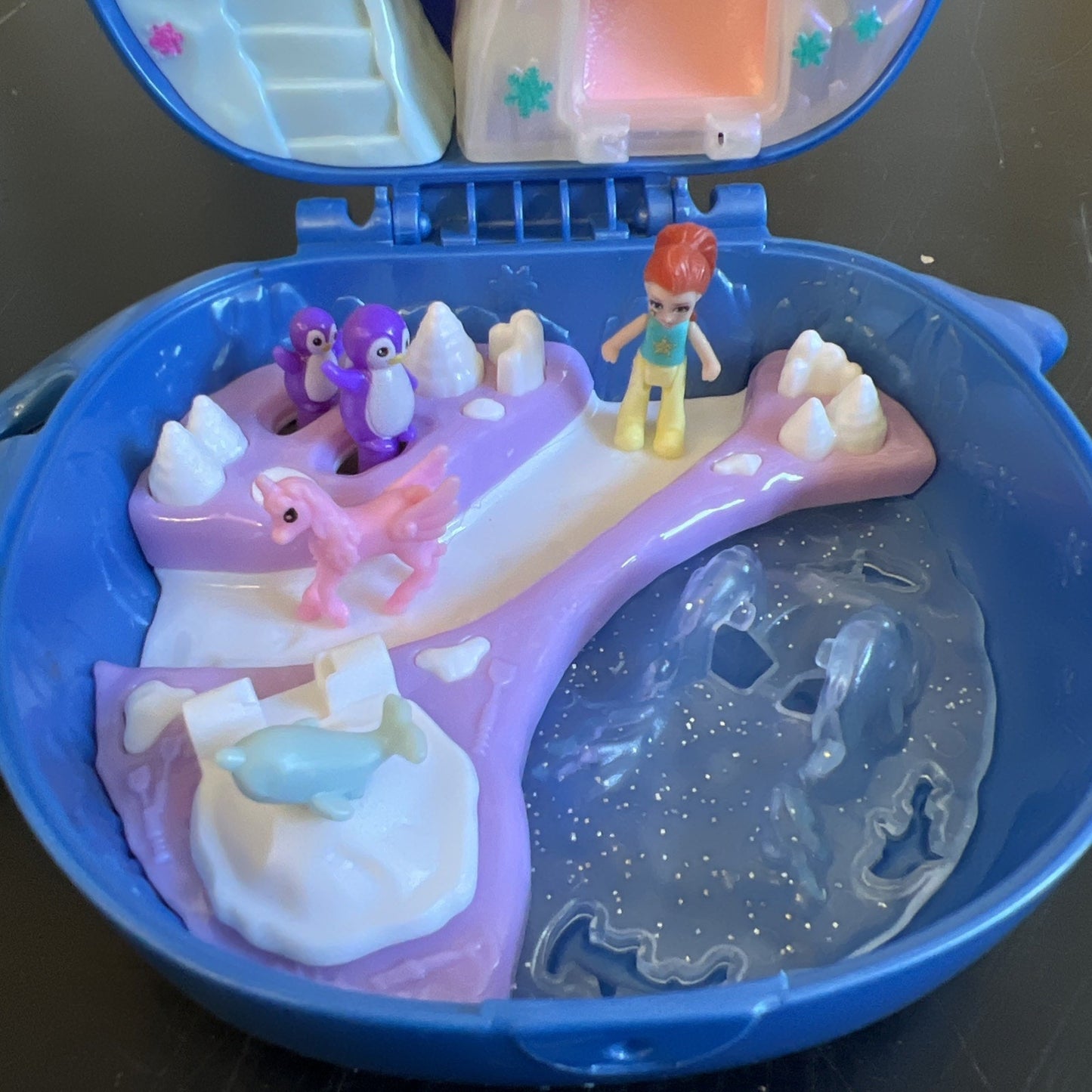 Polly Pocket Freezin' Fun Narwhal Compact W/ 3 Dolls And A Pink Unicorn. 2022