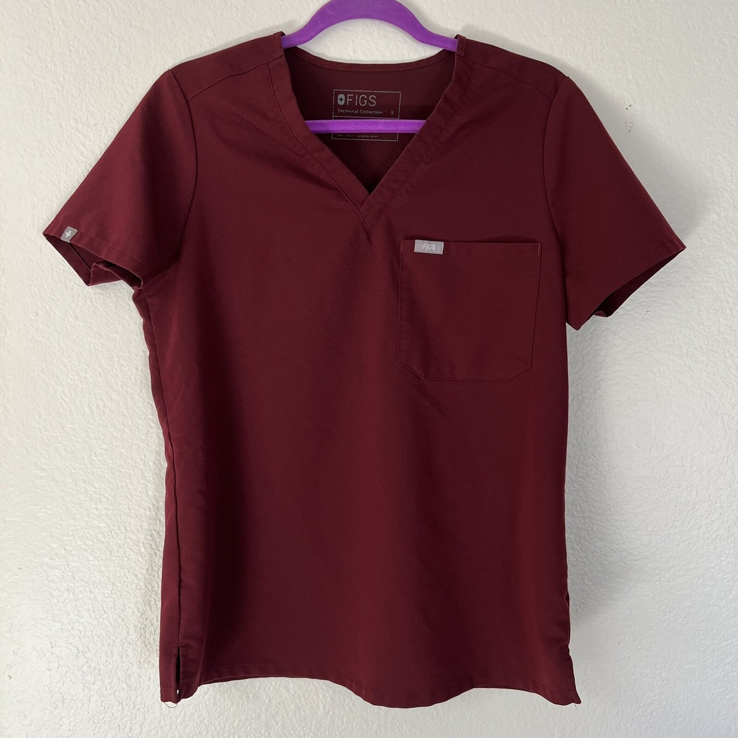 FIGS (S) Catarina V-Neck One Pocket Scrub Top Burgundy Red FW1000 Medical Nurse