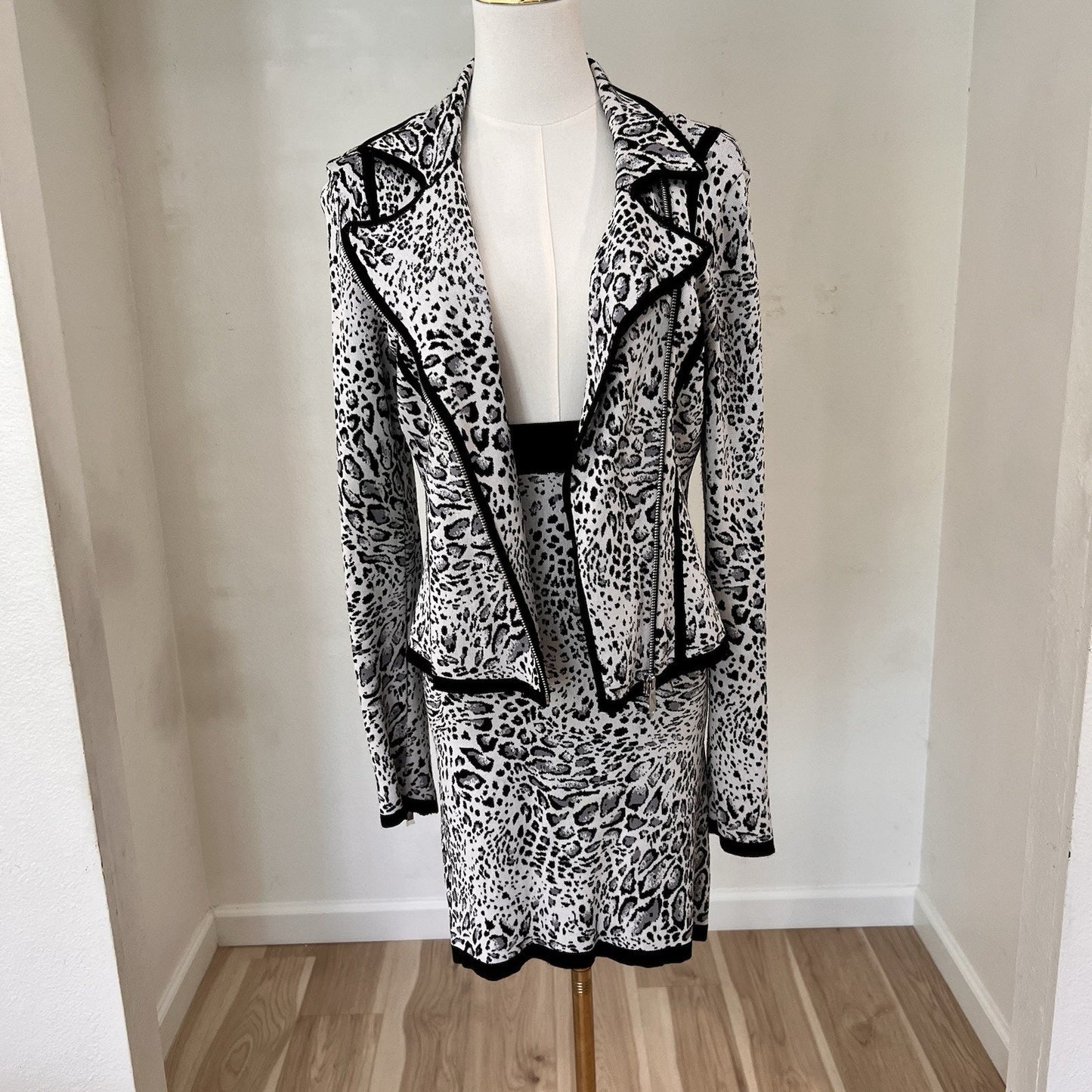 NWOT Y2K Caché Two Piece Skirt Set Leopard Print Moto Zip Glam Mob Wife Chic