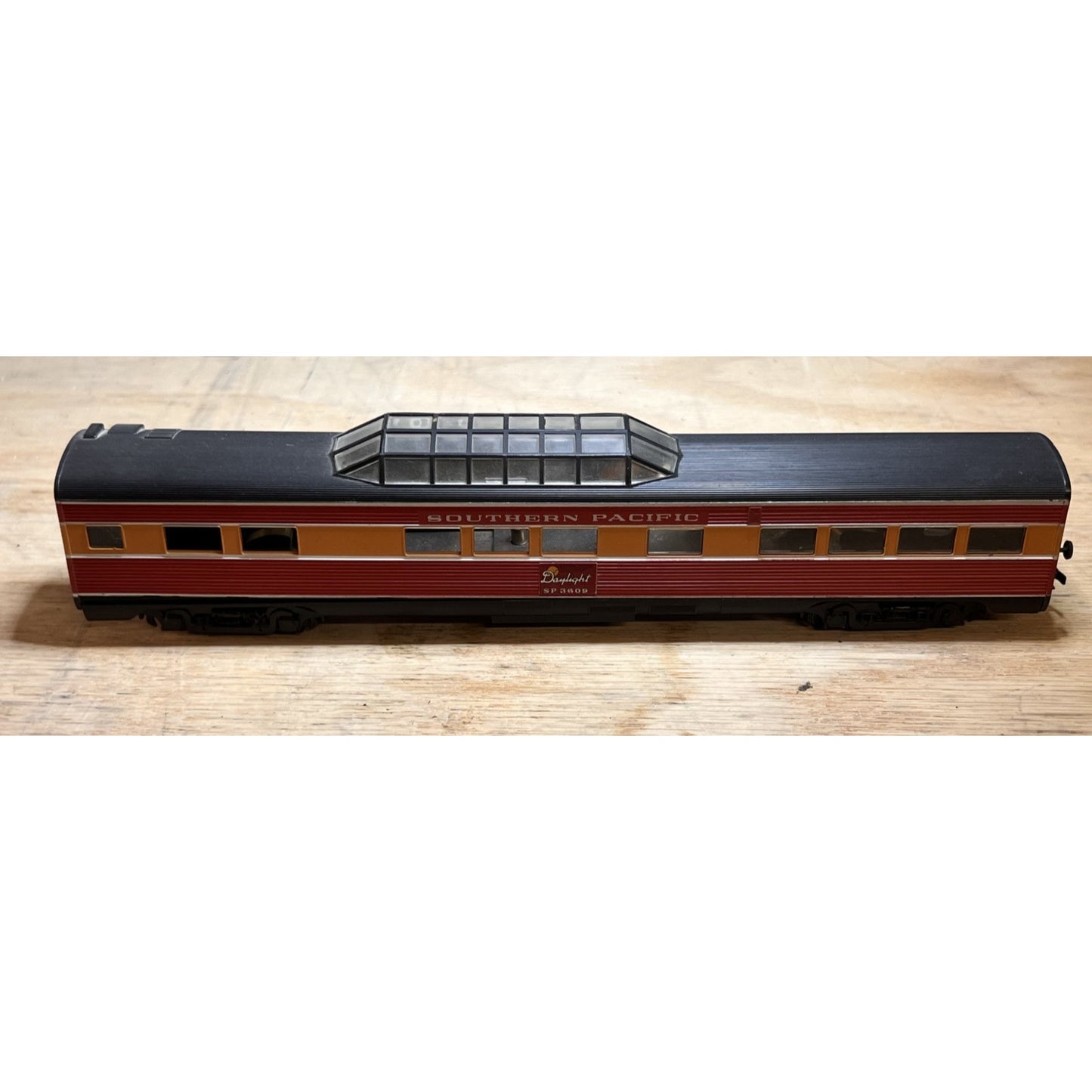 VTG Bachman Southern Pacific Daylight Passenger Model Train Car Model SP 3609