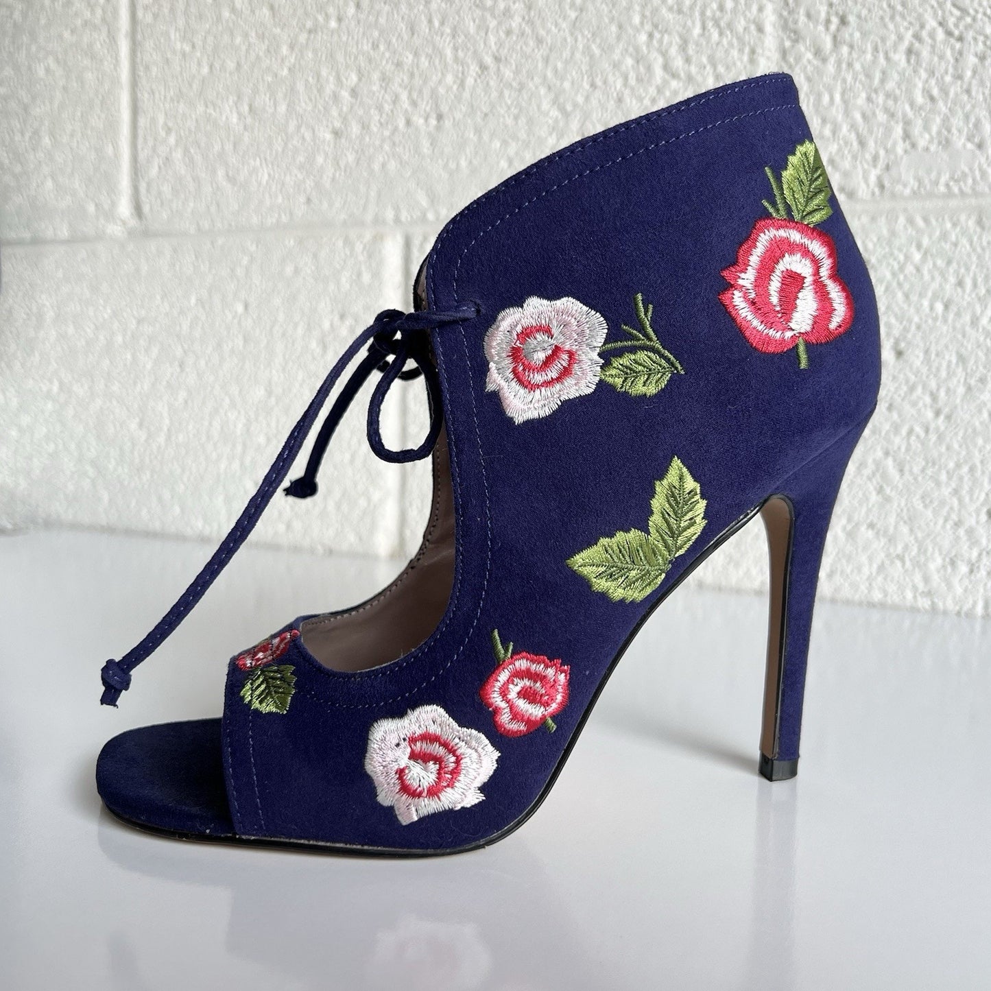 Betsey Johnson (7) Caroline Blue Embroidered Floral Pumps Heels Girly Feminine