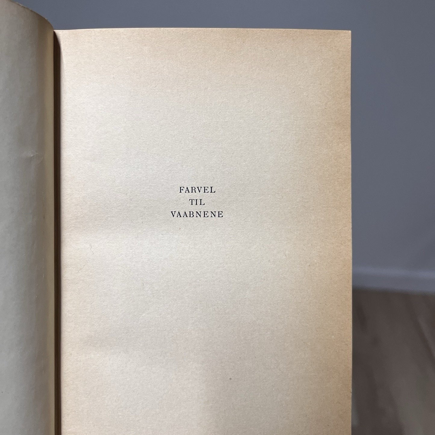 Vintage 1947 Danish “A Farewell To Arms” Ernest Hemingway Farvel til Vaabnene