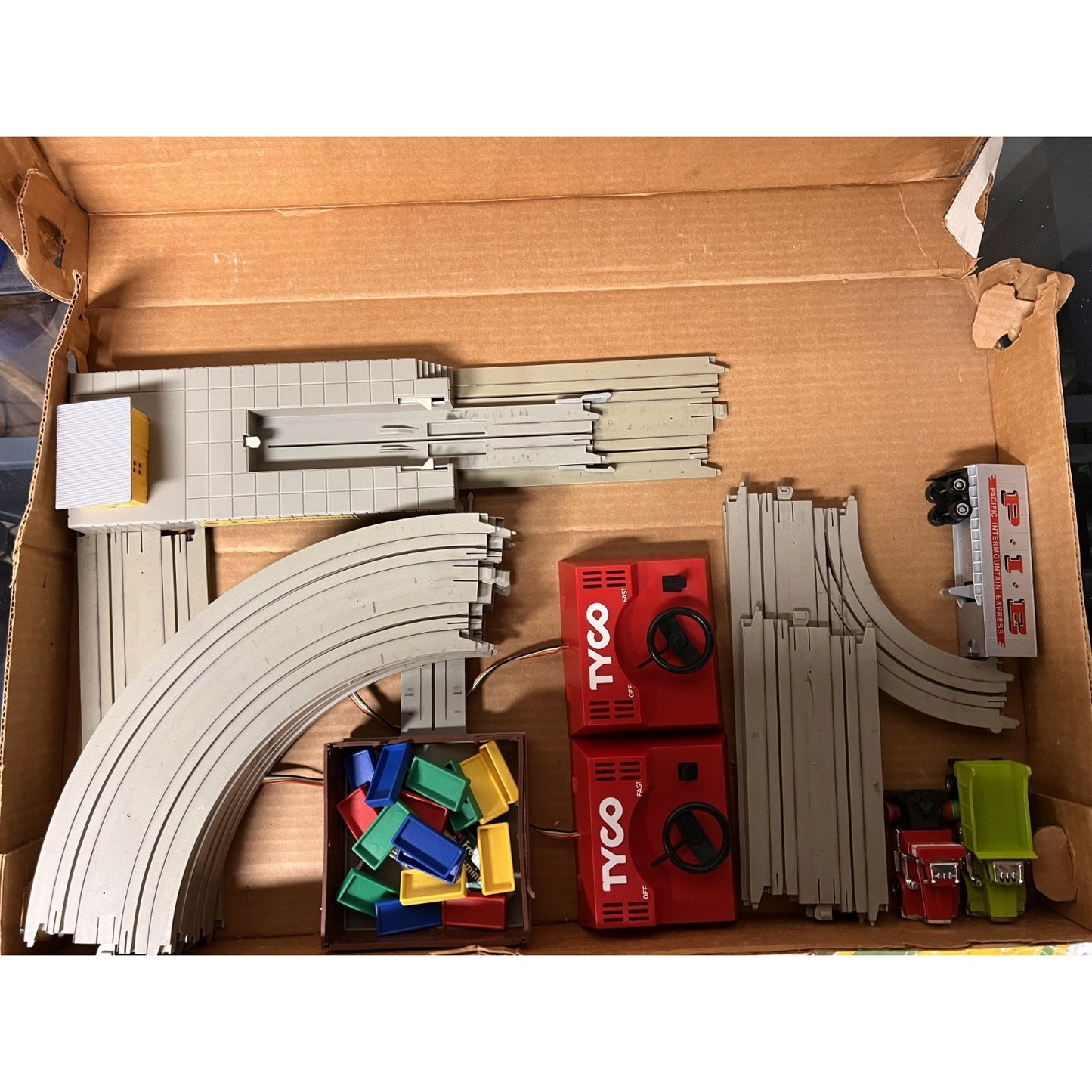 Vintage Tyco Electric Trucking Interstate US1 slot car Set #3210 W/ Slot Trucks