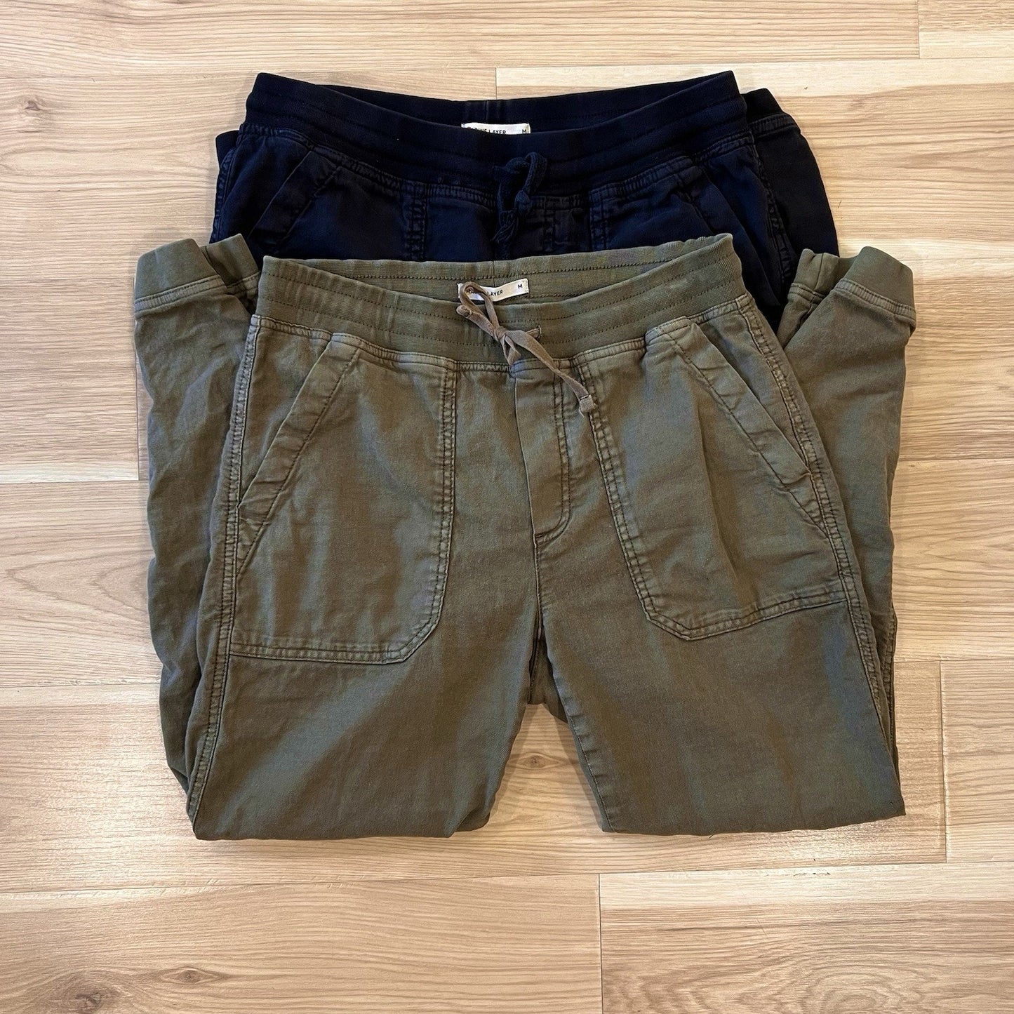 Two Pair Marine Layer (M) Luna Joggers 28” Relaxed Stretch Green Black High Rise