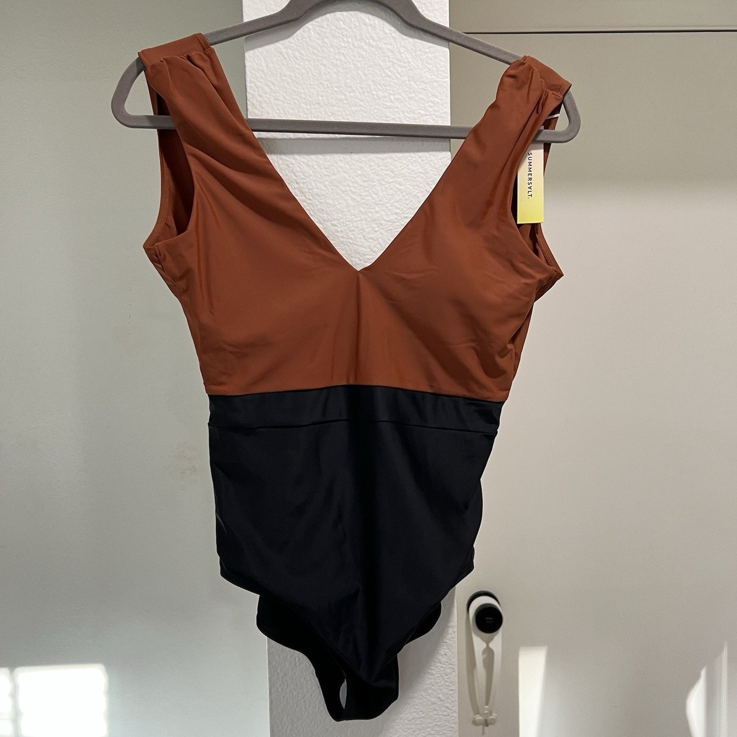 NWT Summersalt (8) Ruched Backflip One Piece Swimsuit Compression Cheeky V Neck