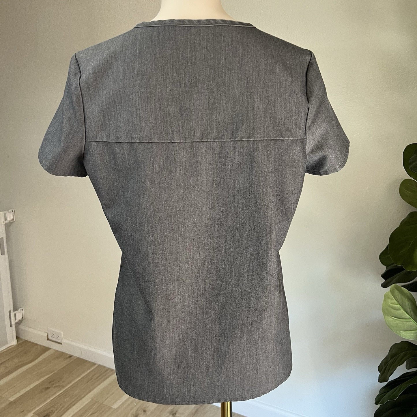 FIGS Men’s 4-Pocket Gray Size S Scrub Top #w20sw1006 PO 1505