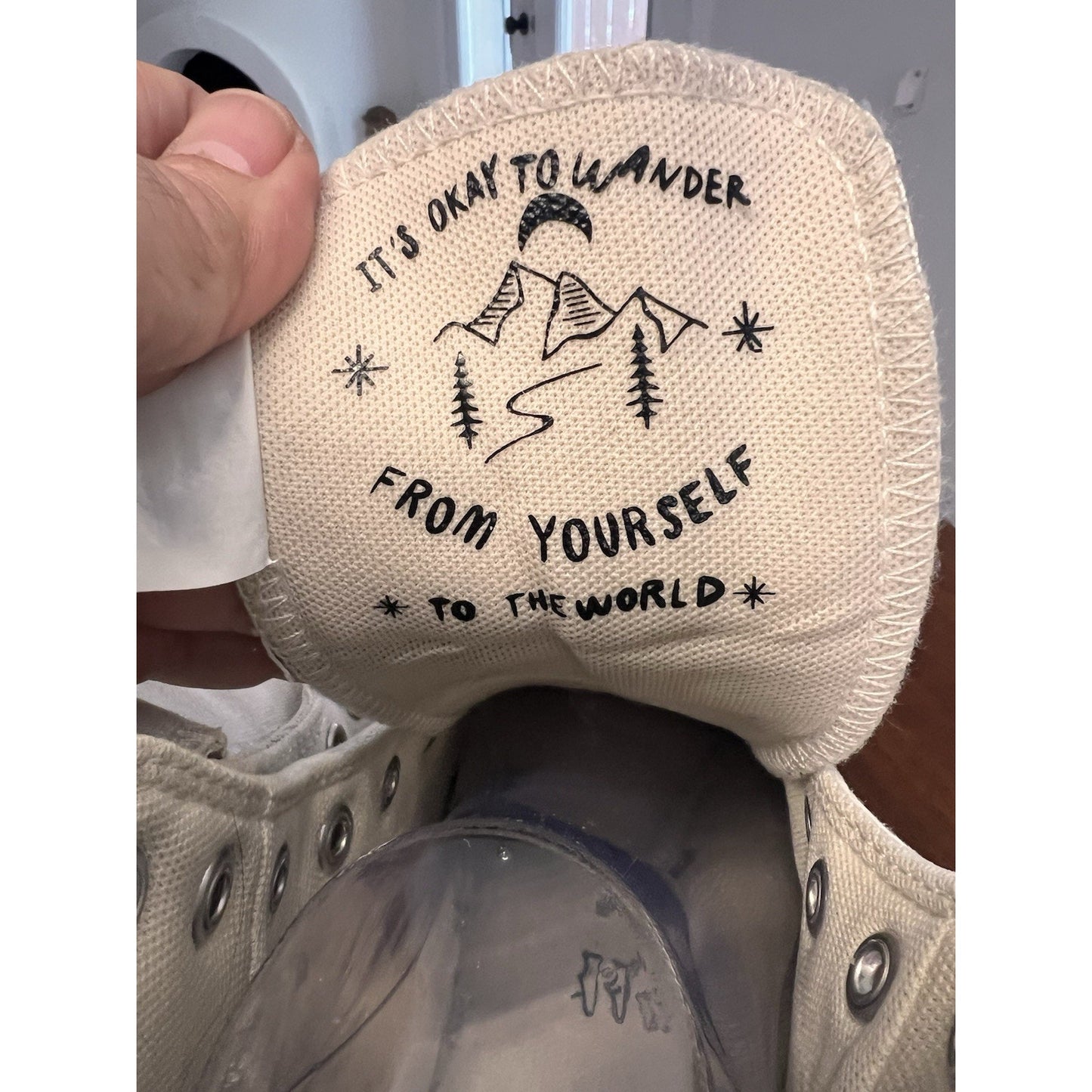 Chuck Taylor All Star Hi-top “It's Okay To Wander" Sneakers Mens Size 7.5