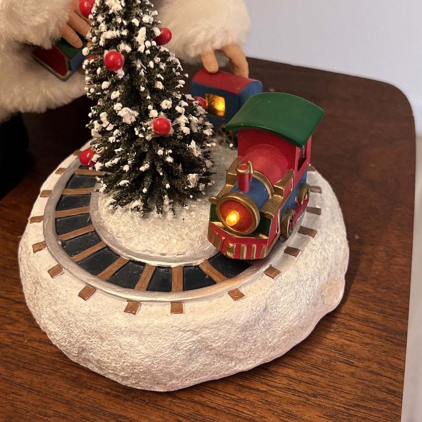 Dept 56 Clothtique Possible Dreams North Pole Express Santa Christmas Box 800210