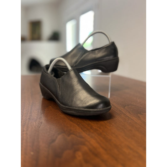 NEW Clarks Women’s Size 6 Grasp Clog Chime Work Shoes Non-slip Comfort Leather