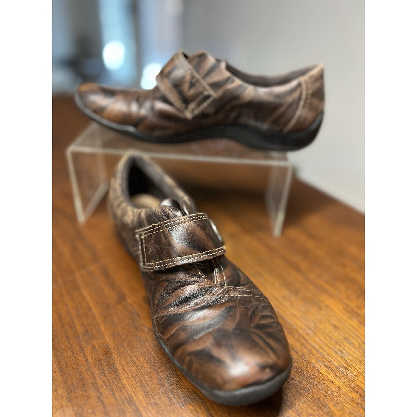 CLARKS ARTISAN Kessa Betty Size 6.5M Leather Hook & Loop Strap Shoes