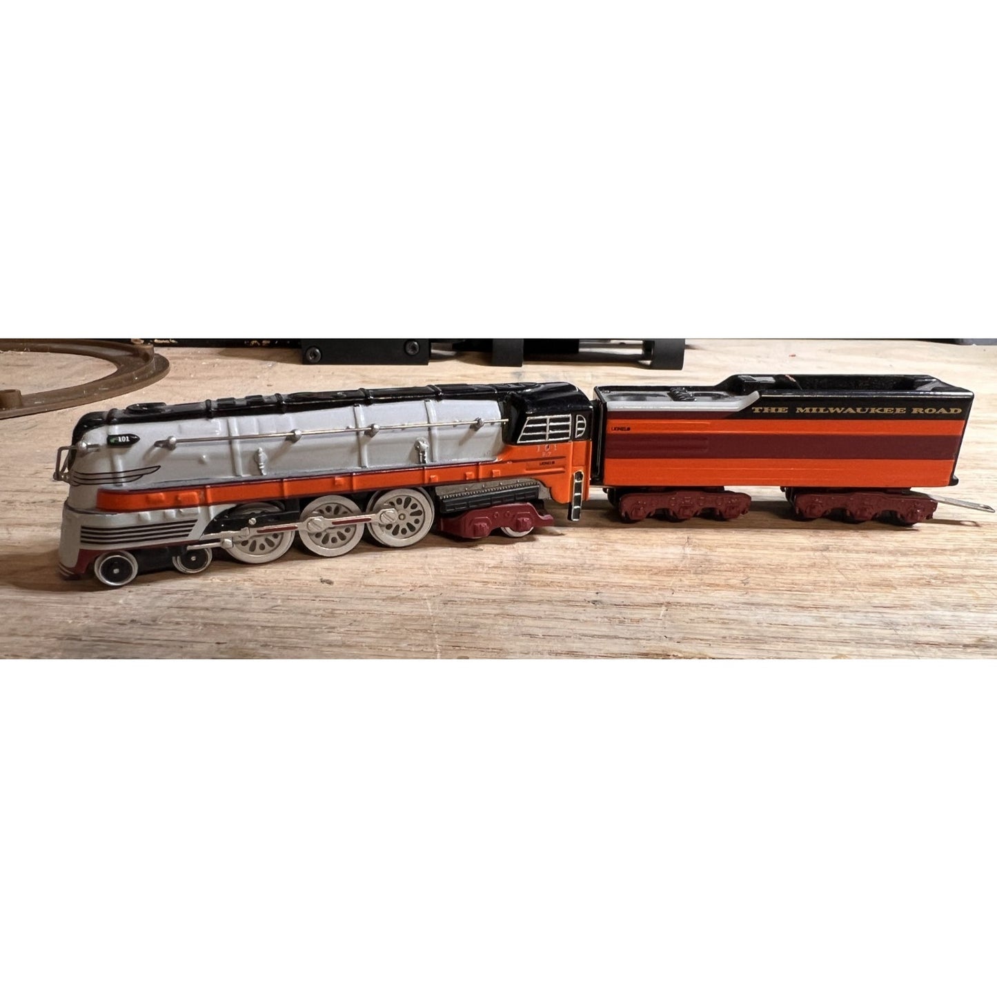 Vintage Hallmark Cards Keepsake 2004 Lionel Milwalkee Road Train Engine Diecast